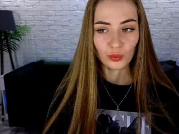 Adelyna_Bird Chaturbate stream image from April 17, 2025