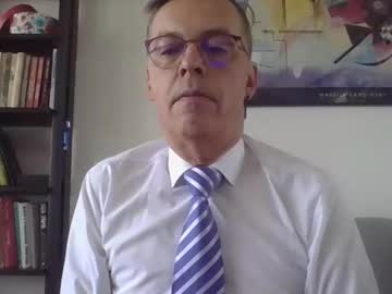 Suit_Elegant Chaturbate stream image from April 17, 2025