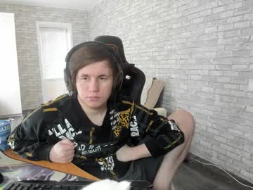 Iliaskrislove Chaturbate stream image from April 17, 2025