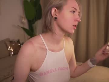 Foxy_Callista Chaturbate stream image from April 17, 2025