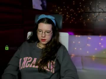 Katty__Moon Chaturbate stream image from April 17, 2025