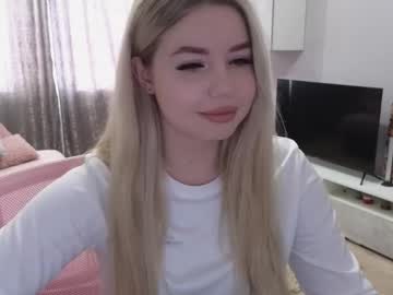 Maymallorie Chaturbate stream image from April 17, 2025