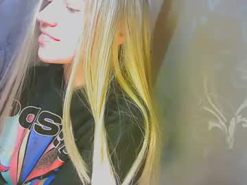 Karolynafox Chaturbate stream image from April 17, 2025
