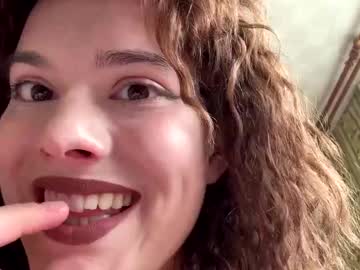 Maisiediaz Chaturbate stream image from April 17, 2025
