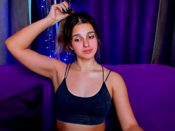 Smilinlove Chaturbate stream image from April 17, 2025