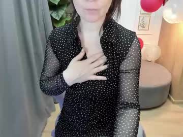 Zoeeast Chaturbate stream image from April 17, 2025