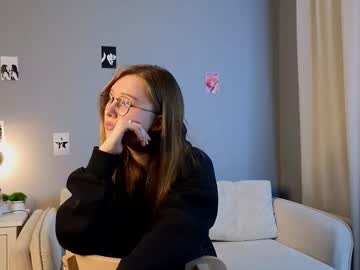 Eadlincarnley Chaturbate stream image from April 17, 2025