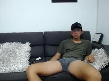 Versatileguuy Chaturbate stream image from April 17, 2025