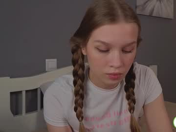 Cutiebeautycb Chaturbate stream image from April 17, 2025