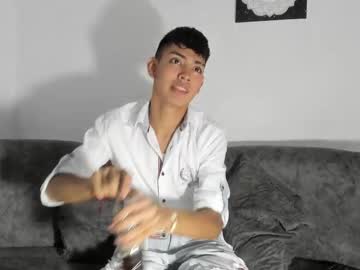 Logantwink18 Chaturbate stream image from April 17, 2025
