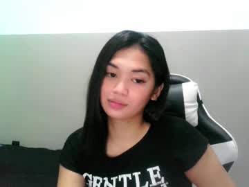 Nicolecellini Chaturbate stream image from April 17, 2025