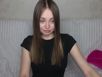 Baby_Emmaa Chaturbate stream image from April 17, 2025
