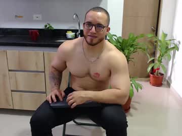 Chris_Huntter Chaturbate stream image from April 17, 2025