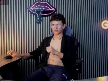 Cristian_Castle Chaturbate stream image from April 17, 2025