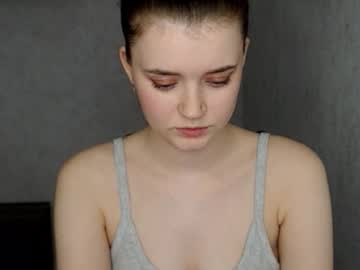 Miabrowwn Chaturbate stream image from April 17, 2025