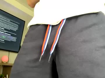 Wentbrokeonstrippers Chaturbate stream image from April 17, 2025