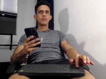 Moises_Paez Chaturbate stream image from April 17, 2025