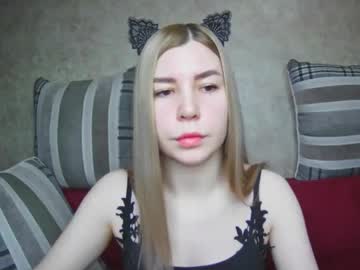 Ellanuar Chaturbate stream image from April 18, 2025