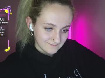 Frosty_Blueberries4 Chaturbate stream image from April 18, 2025