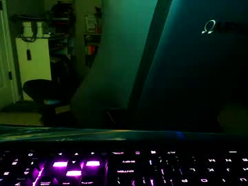 Luvrboyy Chaturbate stream image from April 18, 2025