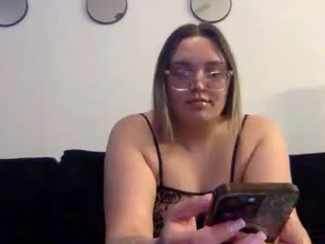 Rosealexa3 Chaturbate stream image from April 18, 2025