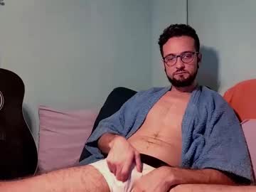 Newriccardobecker Chaturbate stream image from April 18, 2025