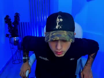 Reybigxxx Chaturbate stream image from April 18, 2025