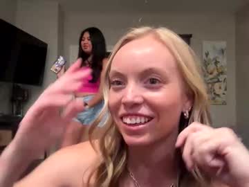 Lunabronx Chaturbate stream image from April 18, 2025