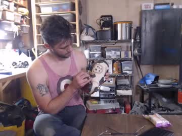 Mincedmeats Chaturbate stream image from April 18, 2025