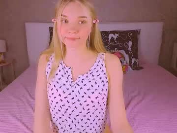 Boysloveblondee Chaturbate stream image from April 18, 2025
