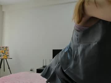 Janelong Chaturbate stream image from April 18, 2025