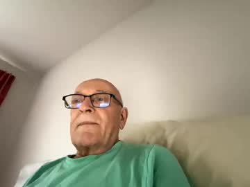 _Pawleee_ Chaturbate stream image from April 18, 2025