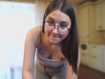 Primrosegartrell Chaturbate stream image from April 18, 2025