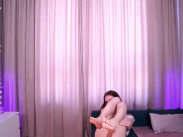 Sweet_Reverie Chaturbate stream image from April 18, 2025