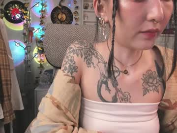 Kellyasian Chaturbate stream image from April 18, 2025