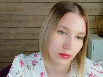 Lililinn Chaturbate stream image from April 18, 2025