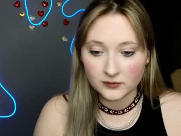Monicaluchi Chaturbate stream image from April 18, 2025
