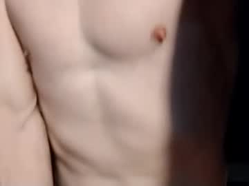 Eezzsmoke Chaturbate stream image from April 18, 2025