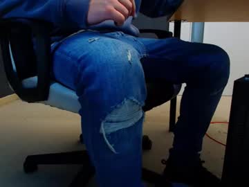 Joshknights Chaturbate stream image from April 18, 2025