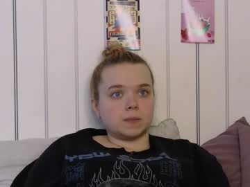 Maxinecheatwood Chaturbate stream image from April 18, 2025