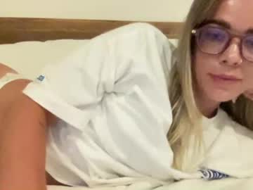 Elora_Honey Chaturbate stream image from April 18, 2025