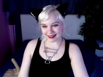 Little_Kittynya Chaturbate stream image from April 18, 2025
