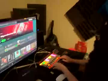 Twodjs Chaturbate stream image from April 18, 2025