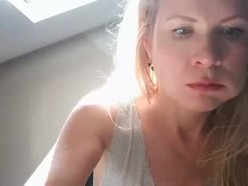 Julia_Giulia Chaturbate stream image from April 18, 2025