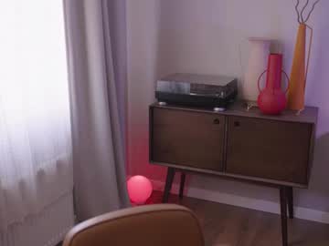Mileeena Chaturbate stream image from April 18, 2025