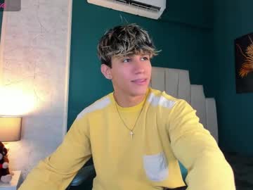 Allexcano Chaturbate stream image from April 18, 2025