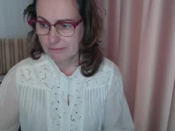 Lauraoven1 Chaturbate stream image from April 18, 2025
