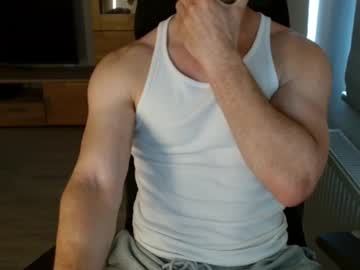 Quril1 Chaturbate stream image from April 18, 2025