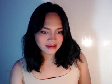 Mira_Luna222 Chaturbate stream image from April 18, 2025