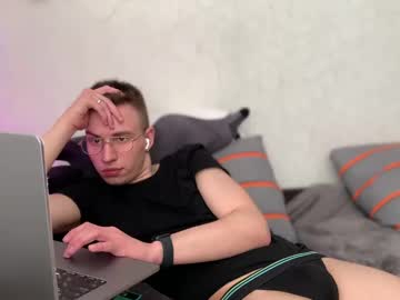 Darkscrubs Chaturbate stream image from April 18, 2025